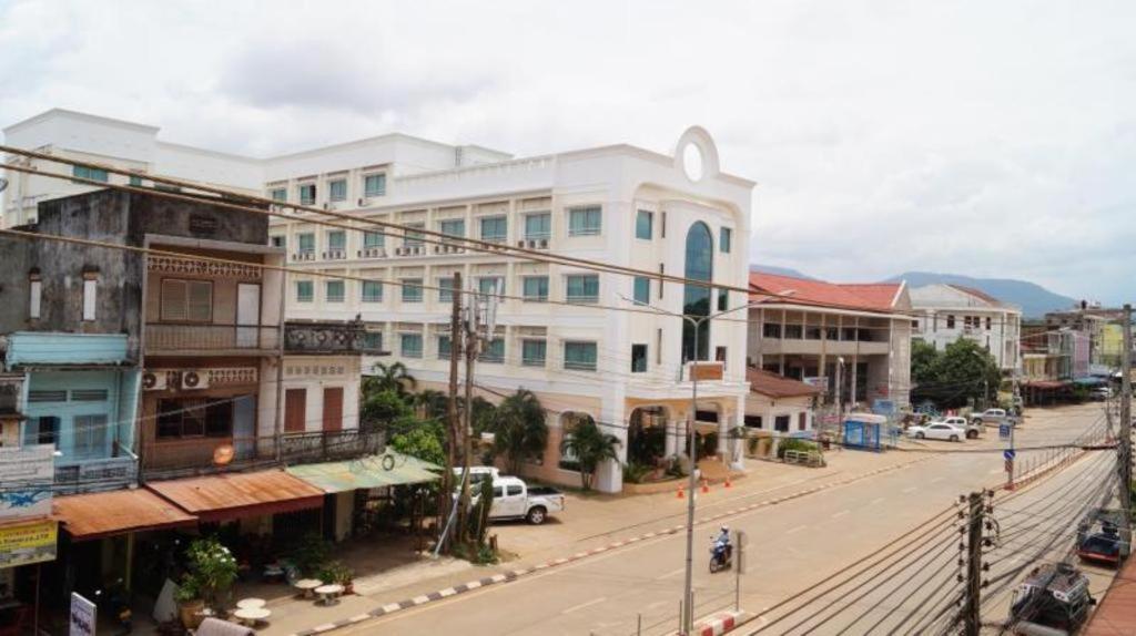 Lankham Hotel Pakse Ngoại thất bức ảnh